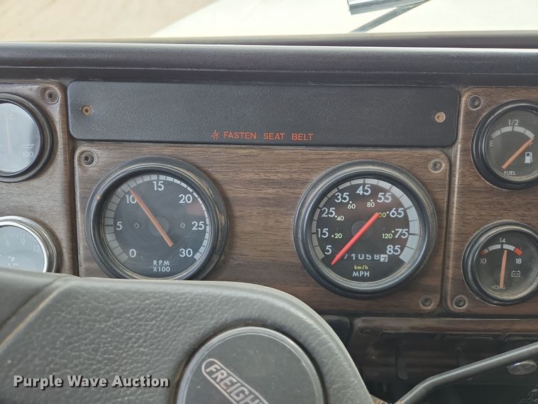 image for item EN8872 1994 Freightliner FLD120 semi truck