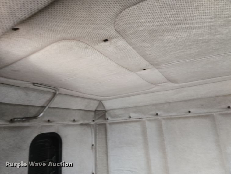 image for item EN8872 1994 Freightliner FLD120 semi truck