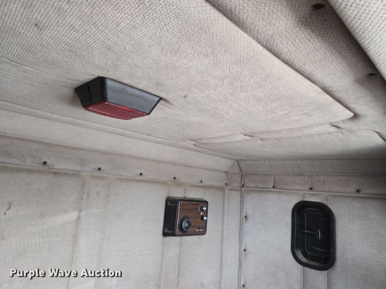 image for item EN8872 1994 Freightliner FLD120 semi truck