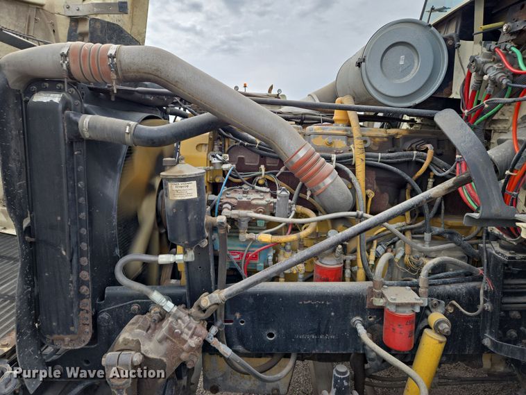 image for item EN8872 1994 Freightliner FLD120 semi truck