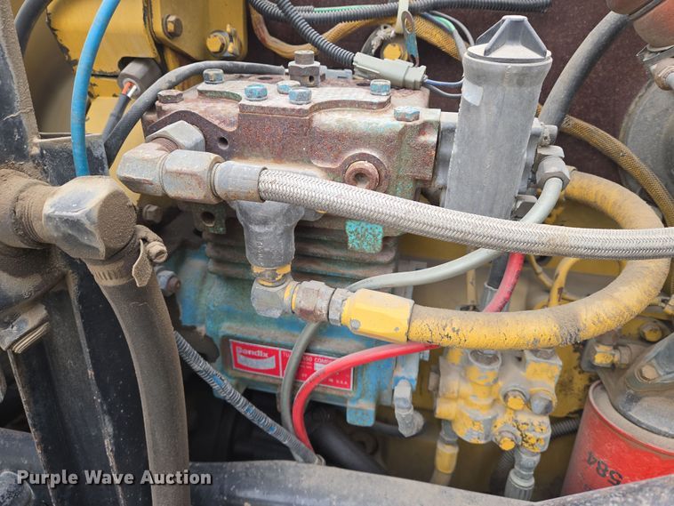 image for item EN8872 1994 Freightliner FLD120 semi truck