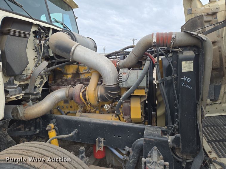 image for item EN8872 1994 Freightliner FLD120 semi truck