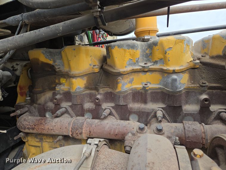 image for item EN8872 1994 Freightliner FLD120 semi truck