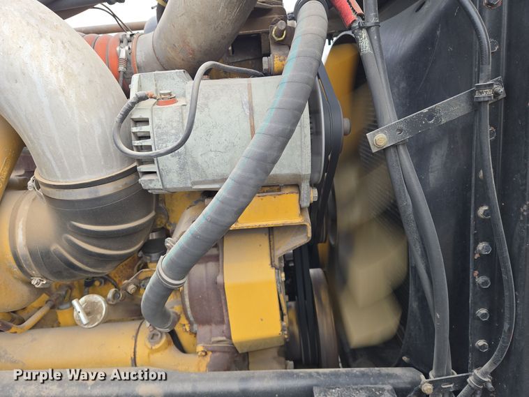 image for item EN8872 1994 Freightliner FLD120 semi truck