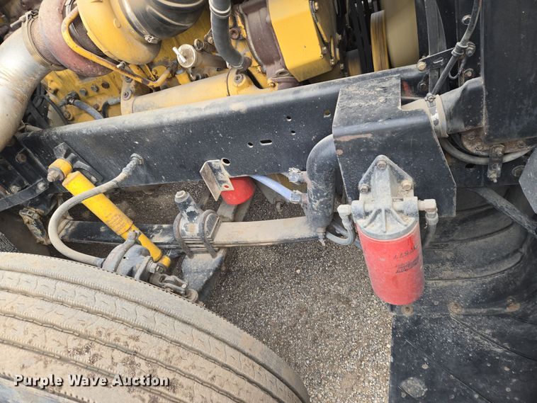 image for item EN8872 1994 Freightliner FLD120 semi truck