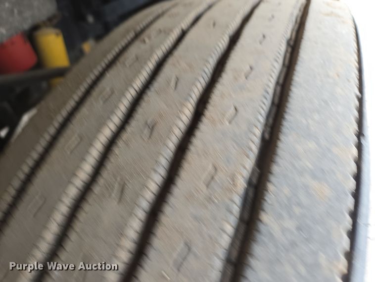 image for item EN8872 1994 Freightliner FLD120 semi truck