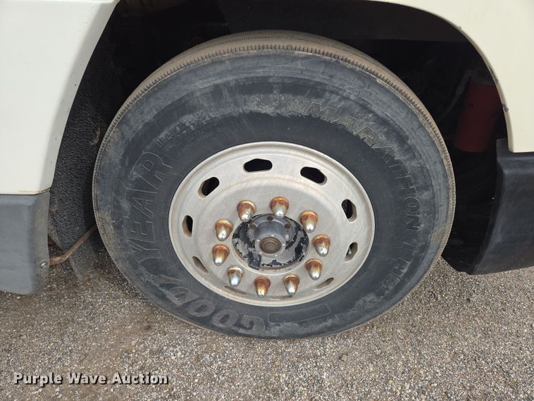 image for item EN8872 1994 Freightliner FLD120 semi truck