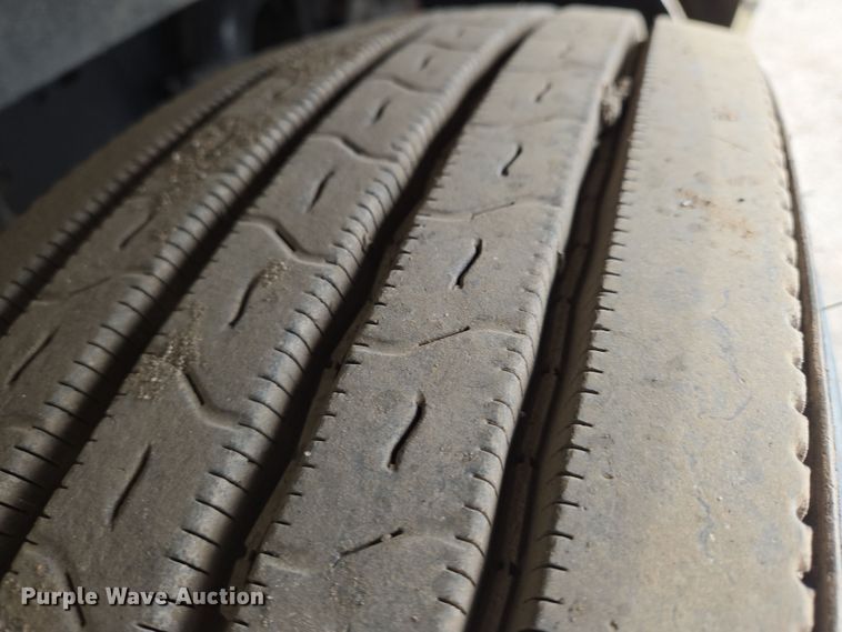 image for item EN8872 1994 Freightliner FLD120 semi truck