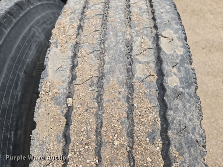 image for item EN8872 1994 Freightliner FLD120 semi truck