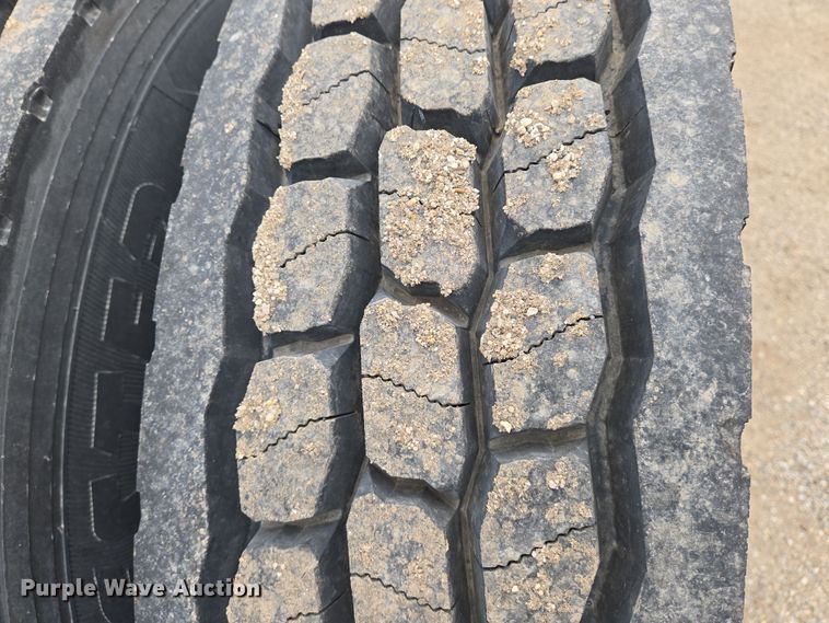 image for item EN8872 1994 Freightliner FLD120 semi truck