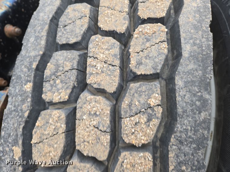 image for item EN8872 1994 Freightliner FLD120 semi truck