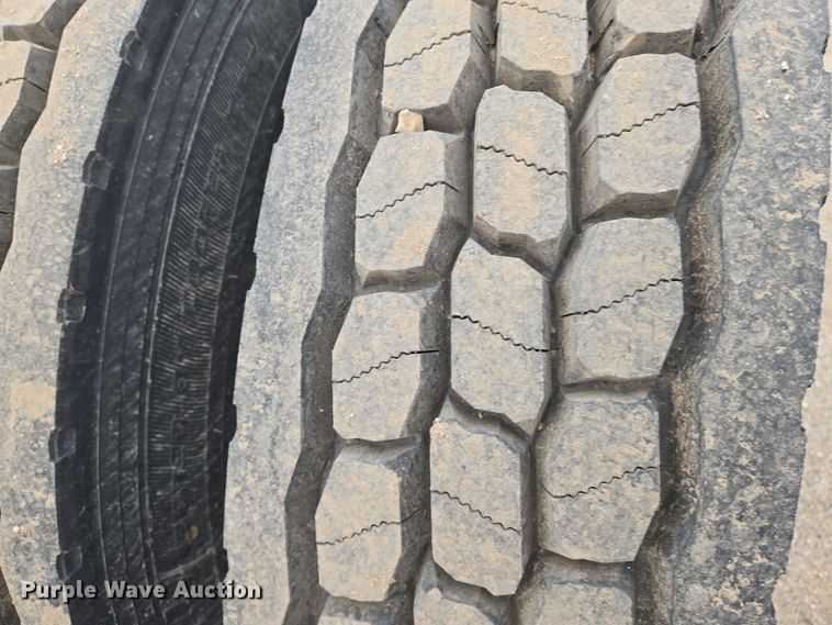 image for item EN8872 1994 Freightliner FLD120 semi truck