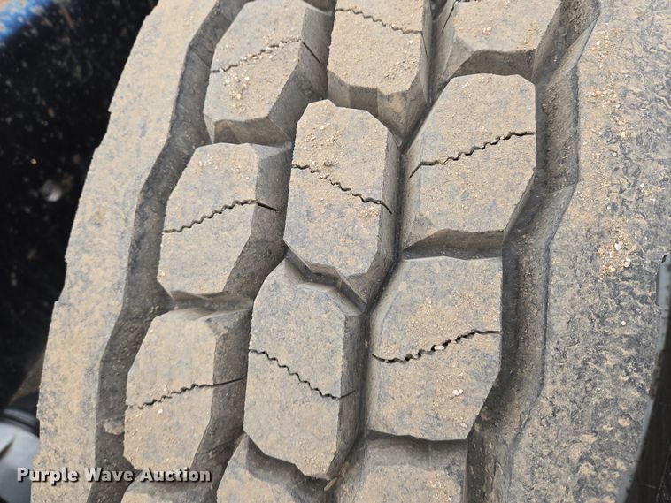 image for item EN8872 1994 Freightliner FLD120 semi truck