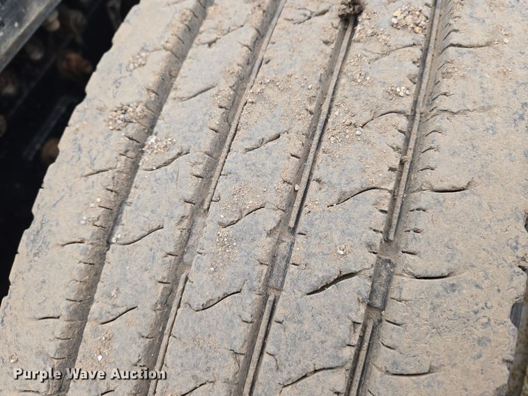 image for item EN8872 1994 Freightliner FLD120 semi truck