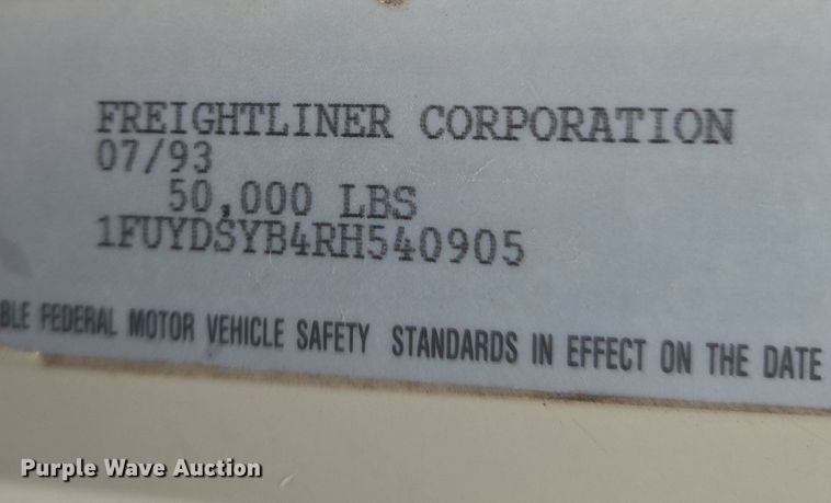 image for item EN8872 1994 Freightliner FLD120 semi truck