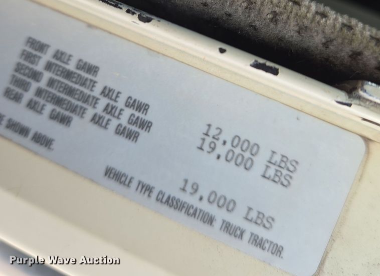 image for item EN8872 1994 Freightliner FLD120 semi truck