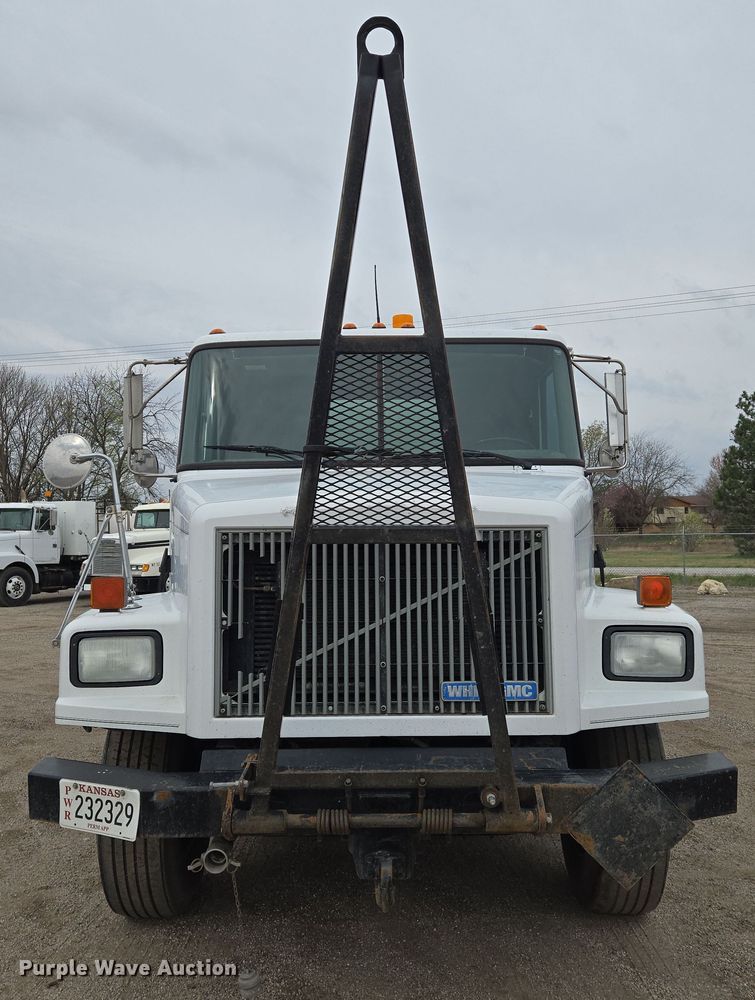 image for item EN8873 1994 White GMC WB water truck