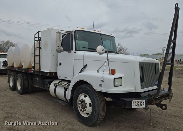 image for item EN8873 1994 White GMC WB water truck