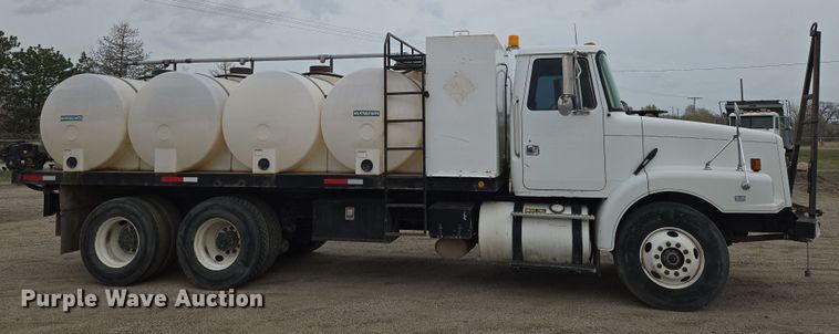 image for item EN8873 1994 White GMC WB water truck