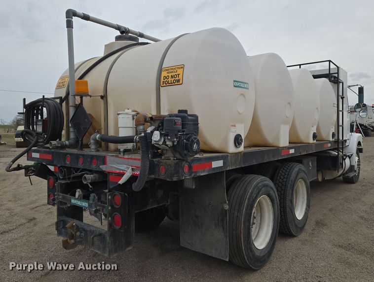 image for item EN8873 1994 White GMC WB water truck