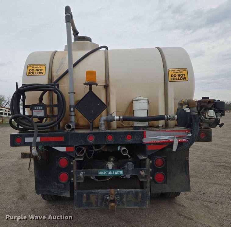 image for item EN8873 1994 White GMC WB water truck