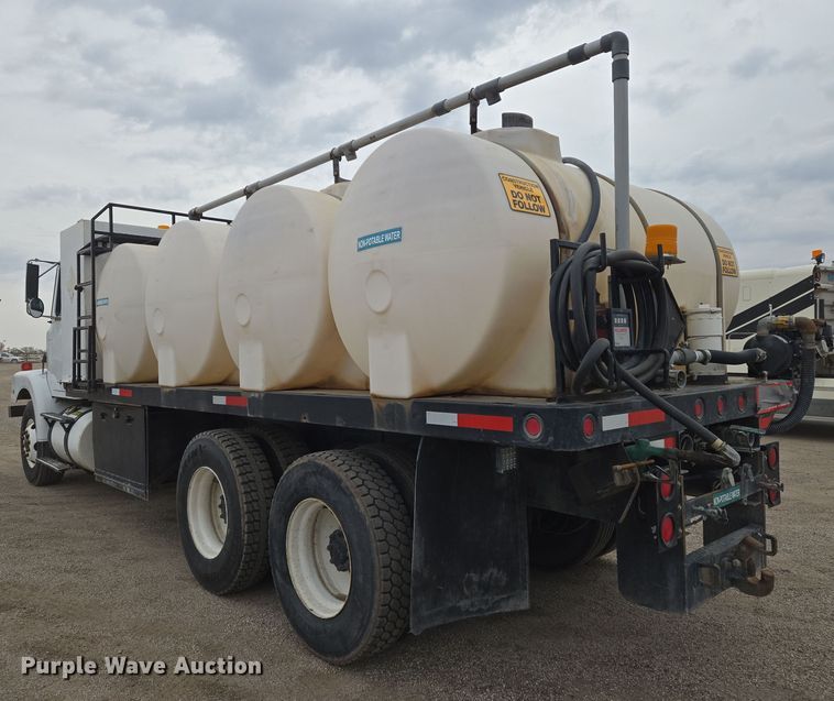 image for item EN8873 1994 White GMC WB water truck