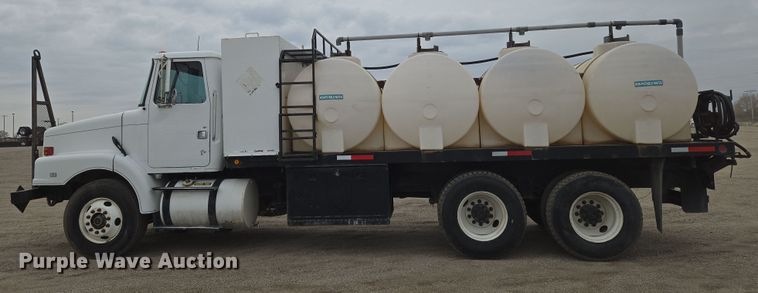 image for item EN8873 1994 White GMC WB water truck