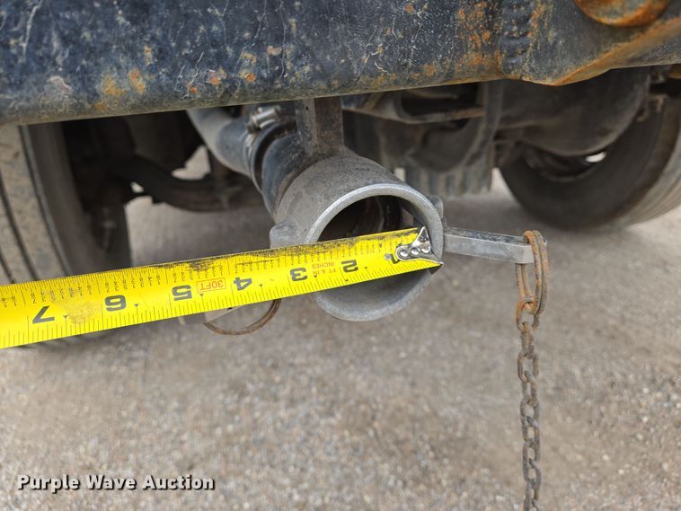 image for item EN8873 1994 White GMC WB water truck