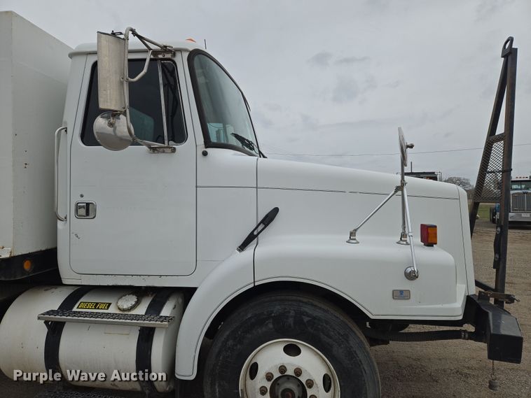 image for item EN8873 1994 White GMC WB water truck