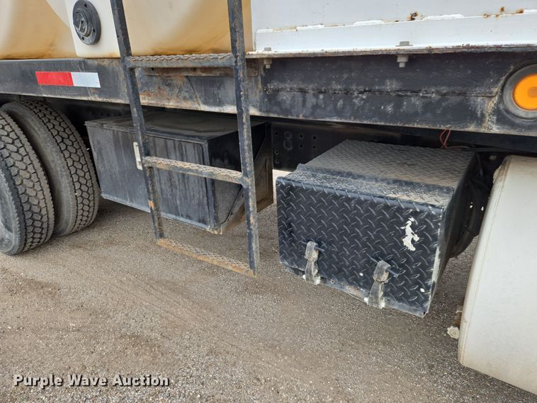 image for item EN8873 1994 White GMC WB water truck