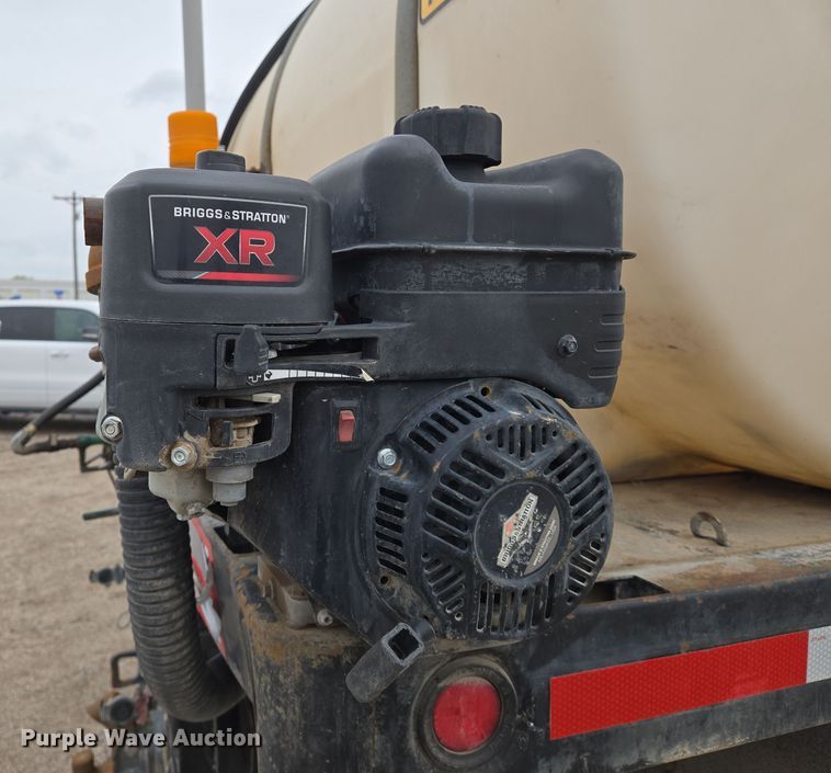 image for item EN8873 1994 White GMC WB water truck