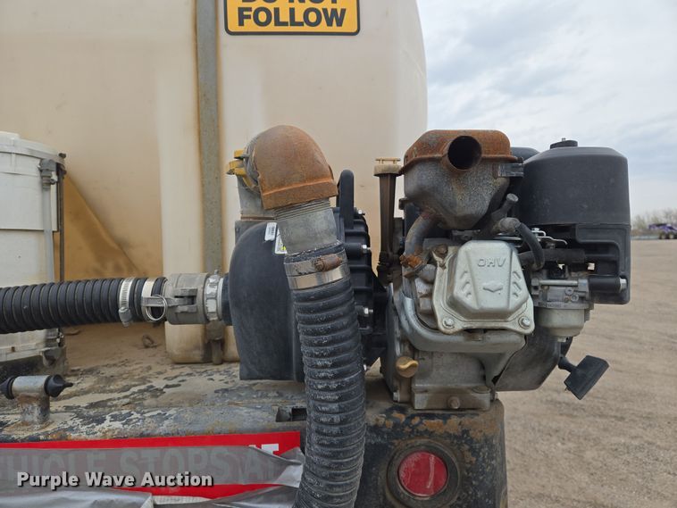 image for item EN8873 1994 White GMC WB water truck