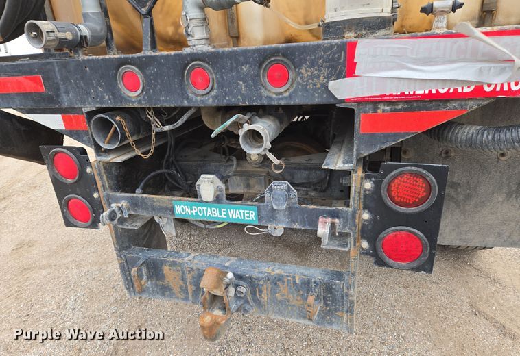 image for item EN8873 1994 White GMC WB water truck