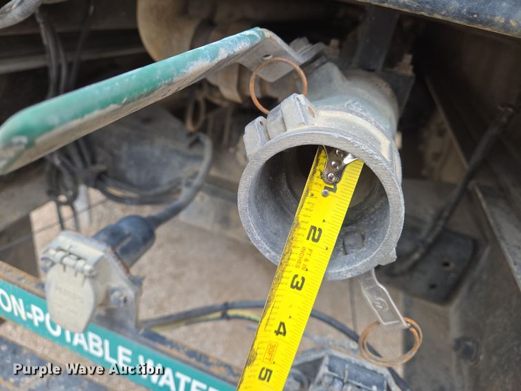 image for item EN8873 1994 White GMC WB water truck