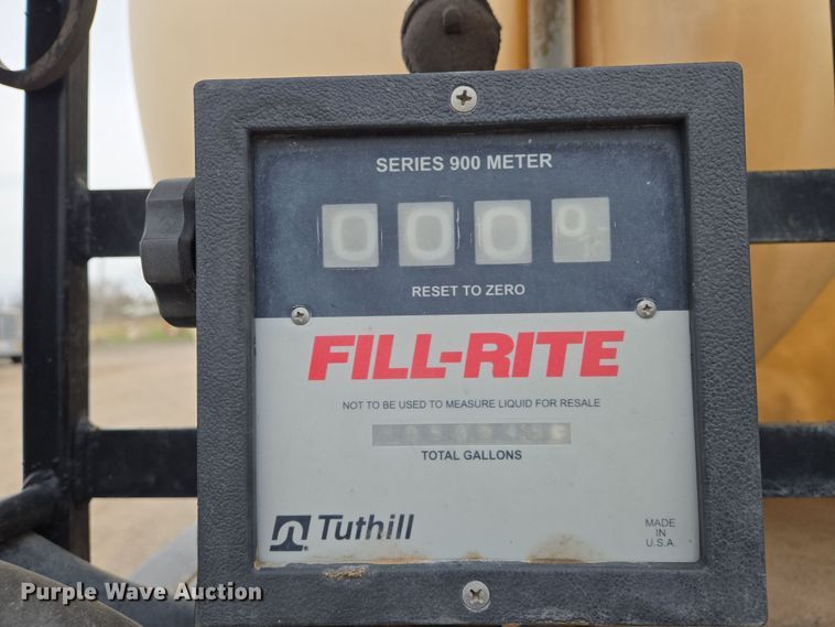 image for item EN8873 1994 White GMC WB water truck