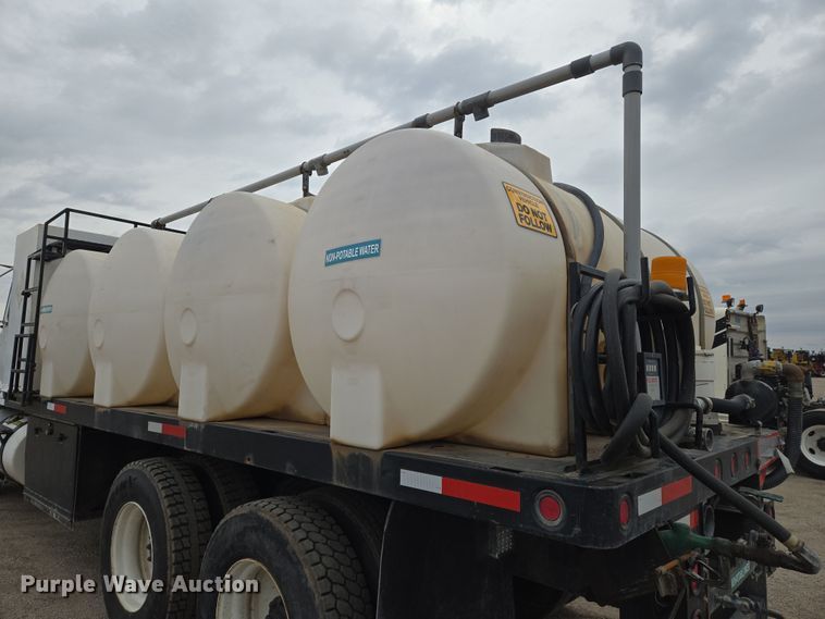 image for item EN8873 1994 White GMC WB water truck