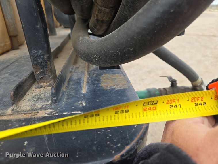 image for item EN8873 1994 White GMC WB water truck