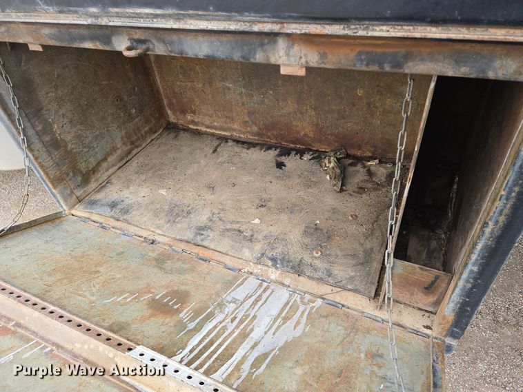 image for item EN8873 1994 White GMC WB water truck