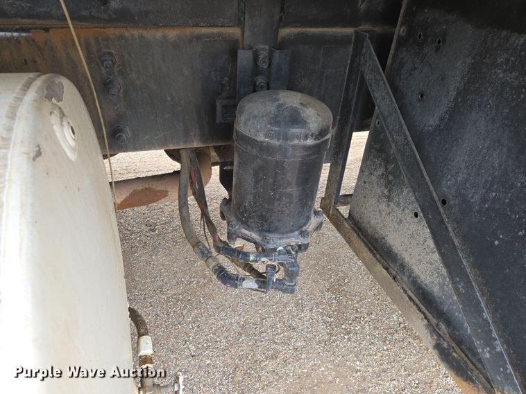 image for item EN8873 1994 White GMC WB water truck