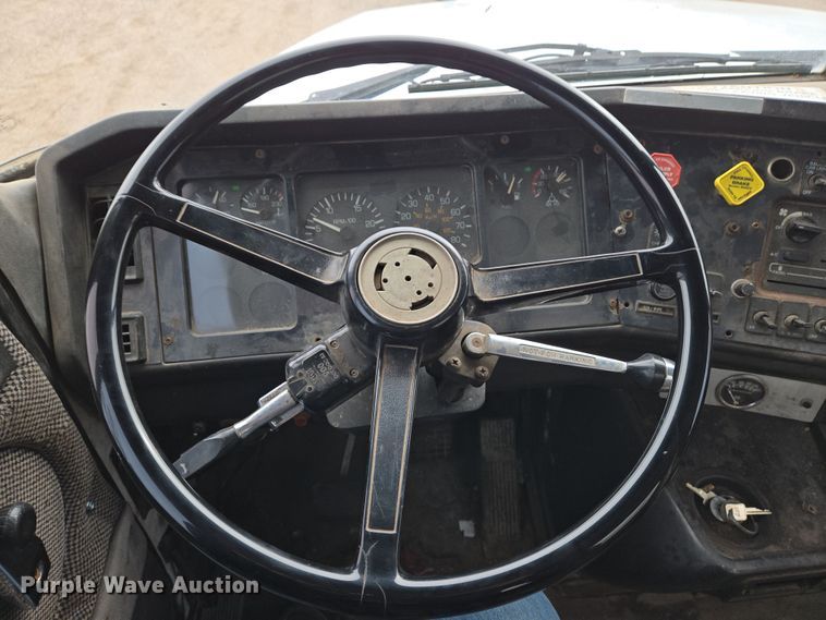 image for item EN8873 1994 White GMC WB water truck