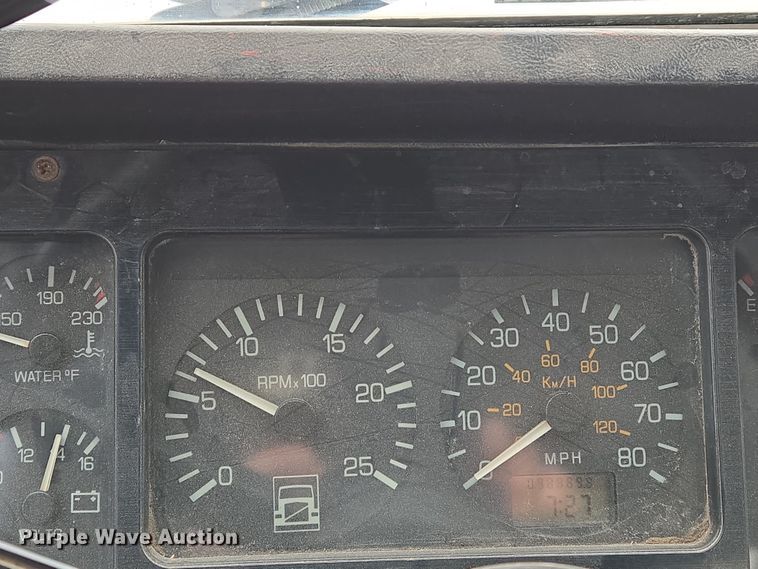 image for item EN8873 1994 White GMC WB water truck