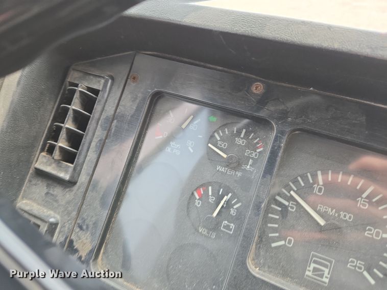 image for item EN8873 1994 White GMC WB water truck