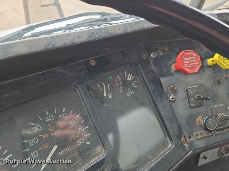 image for item EN8873 1994 White GMC WB water truck