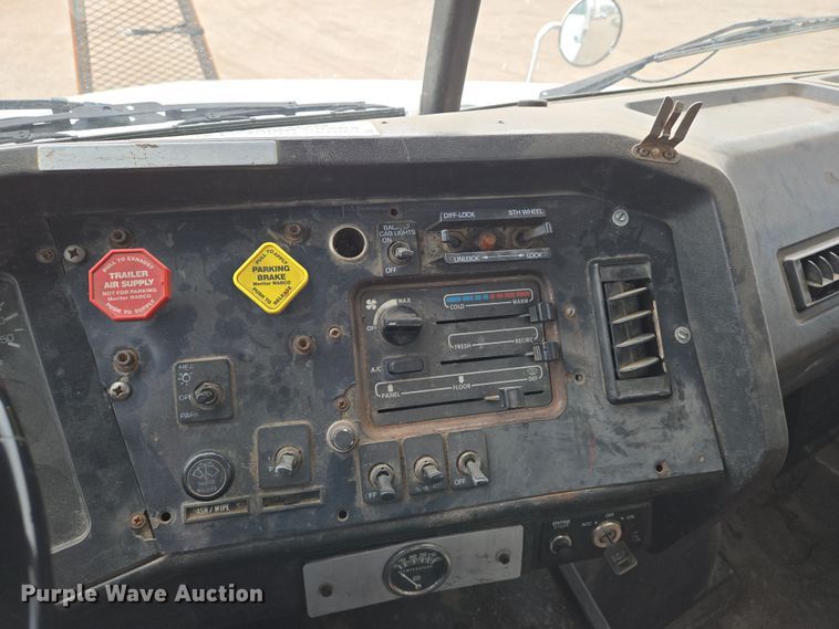 image for item EN8873 1994 White GMC WB water truck