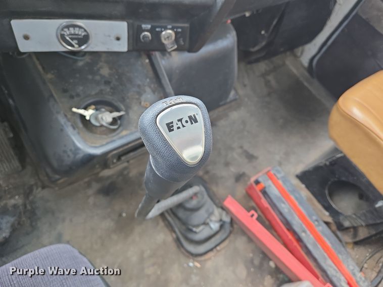 image for item EN8873 1994 White GMC WB water truck