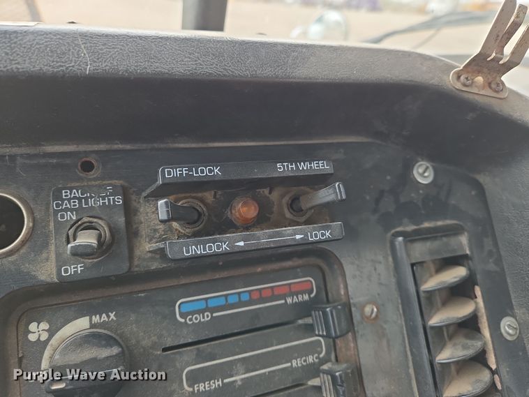 image for item EN8873 1994 White GMC WB water truck