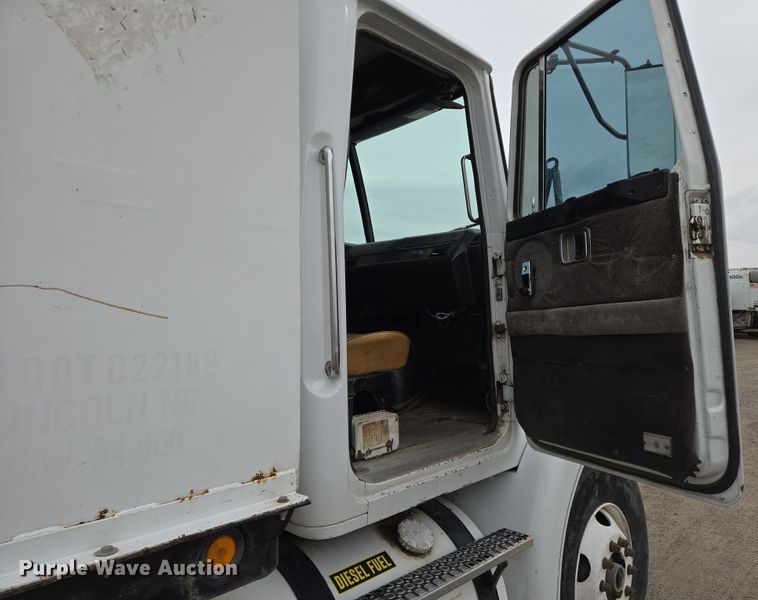 image for item EN8873 1994 White GMC WB water truck