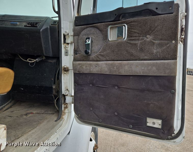 image for item EN8873 1994 White GMC WB water truck