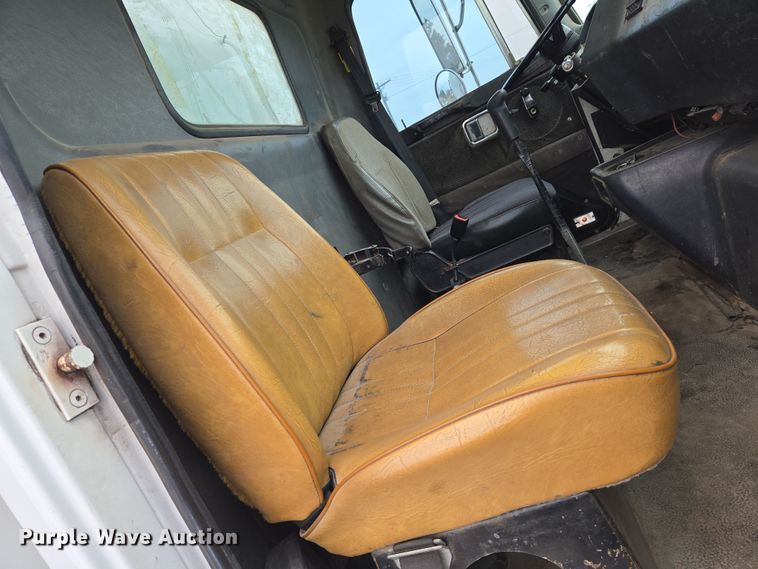 image for item EN8873 1994 White GMC WB water truck