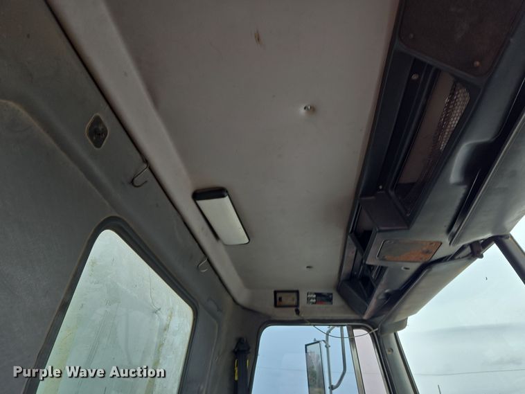 image for item EN8873 1994 White GMC WB water truck